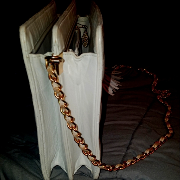 Channell Lambskin Quilted Small Tassel Double Compartment White Shoulder Bag. - Picture 7 of 8